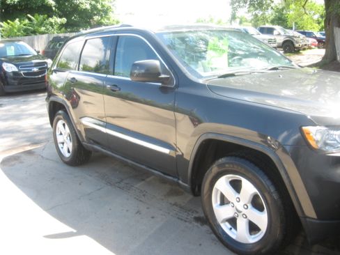 Used 2011 Jeep Grand Cherokee Laredo image 3