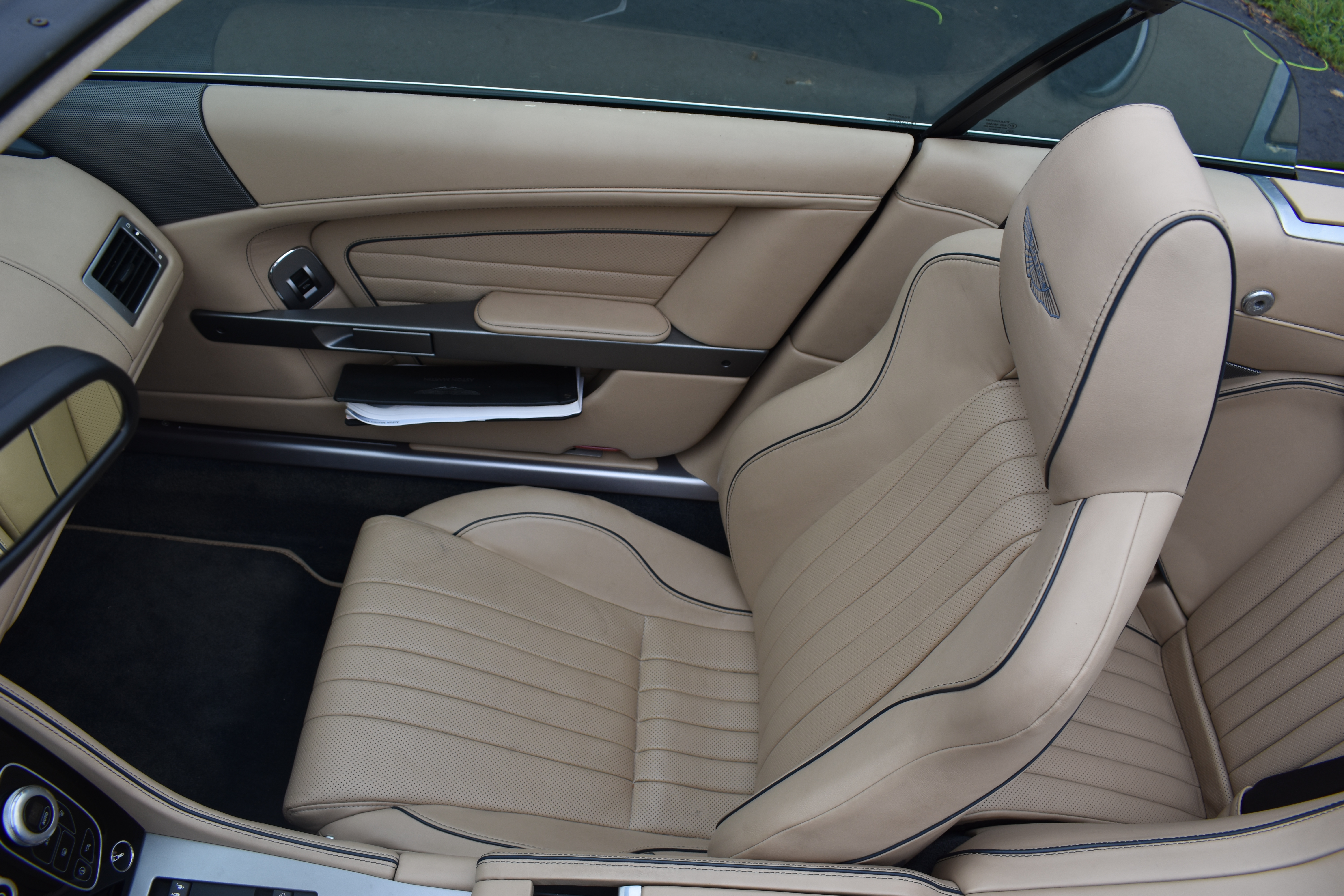 Used 2016 Aston Martin DB9 GT Volante RWD image 38