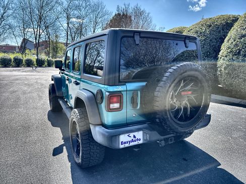 Used 2019 Jeep Wrangler Sport image 3