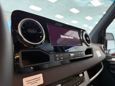 Used 2025 Mercedes-Benz Sprinter 3500 image 40