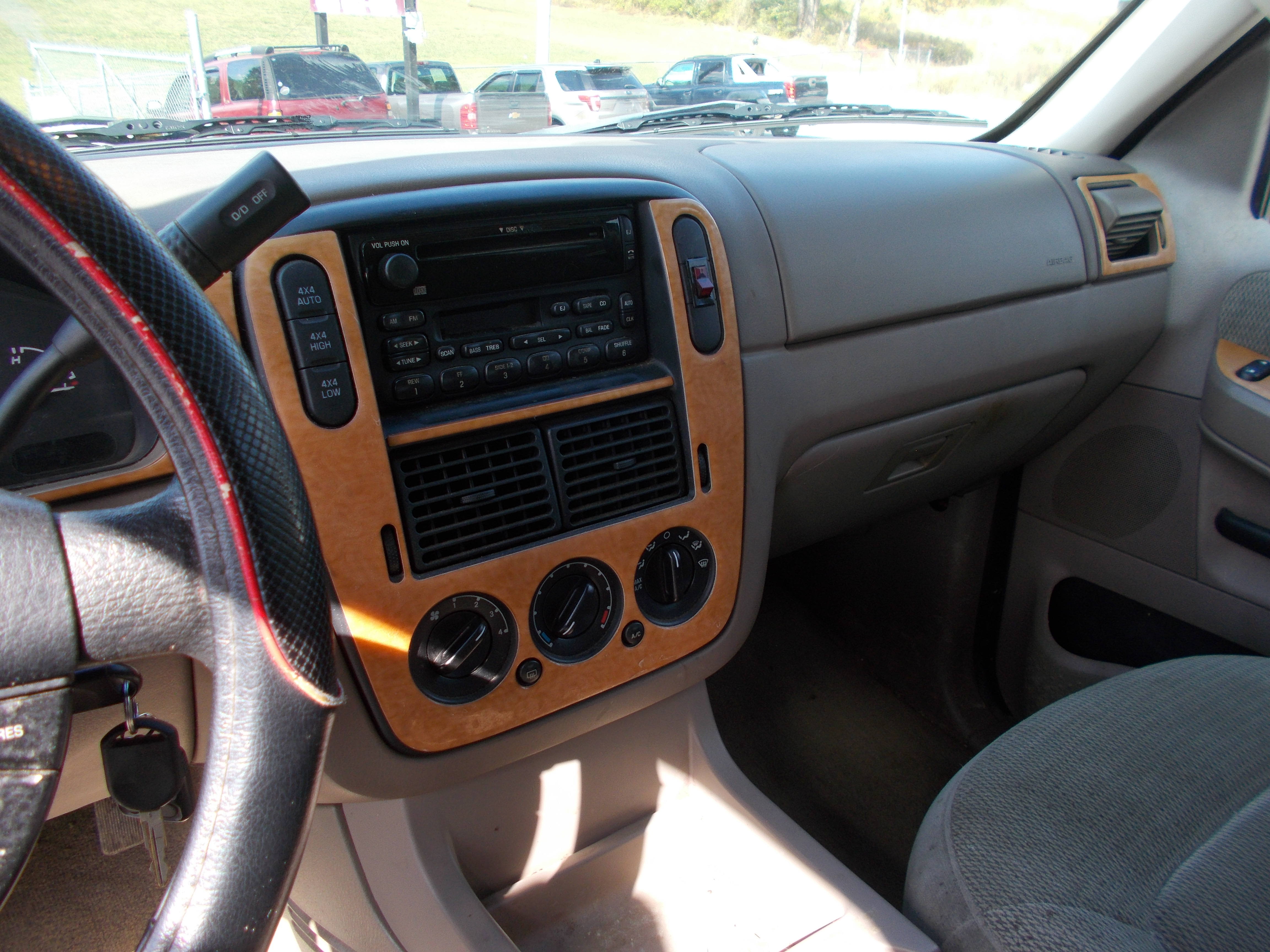 Used 2002 Ford Explorer 4WD XLT image 8