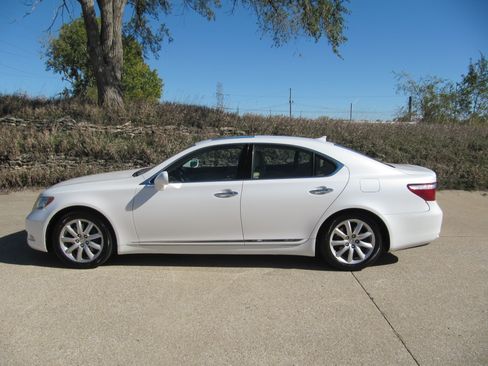 Used 2008 Lexus LS 460 Luxury image 3