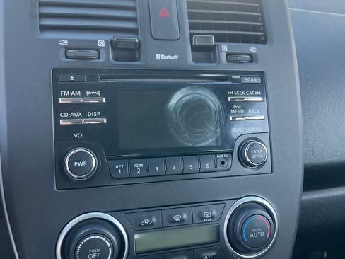 Used 2015 Nissan Leaf S image 8