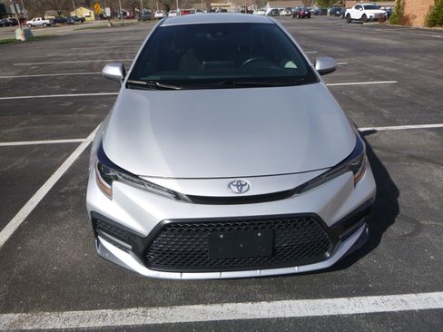 Used 2021 Toyota Corolla SE image 3