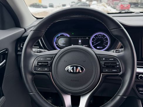 Used 2020 Kia Niro EX image 17