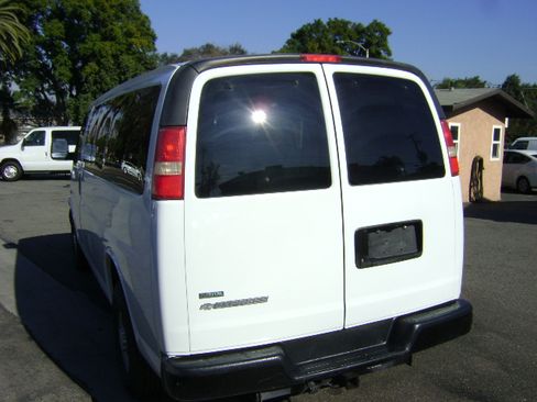 Used 2011 Chevrolet Express 2500 LS image 6