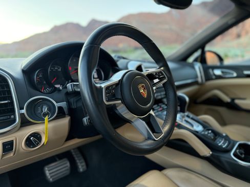 Used 2017 Porsche Cayenne S AWD/4WD image 14