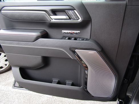 Used 2024 GMC Sierra 1500 4x4 Crew Cab AT4X image 18