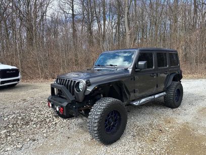 Used 2020 Jeep Wrangler Unlimited Sahara w/ Altitude