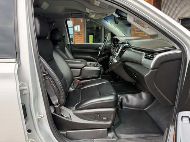 Used 2020 Chevrolet Suburban 4WD image 22