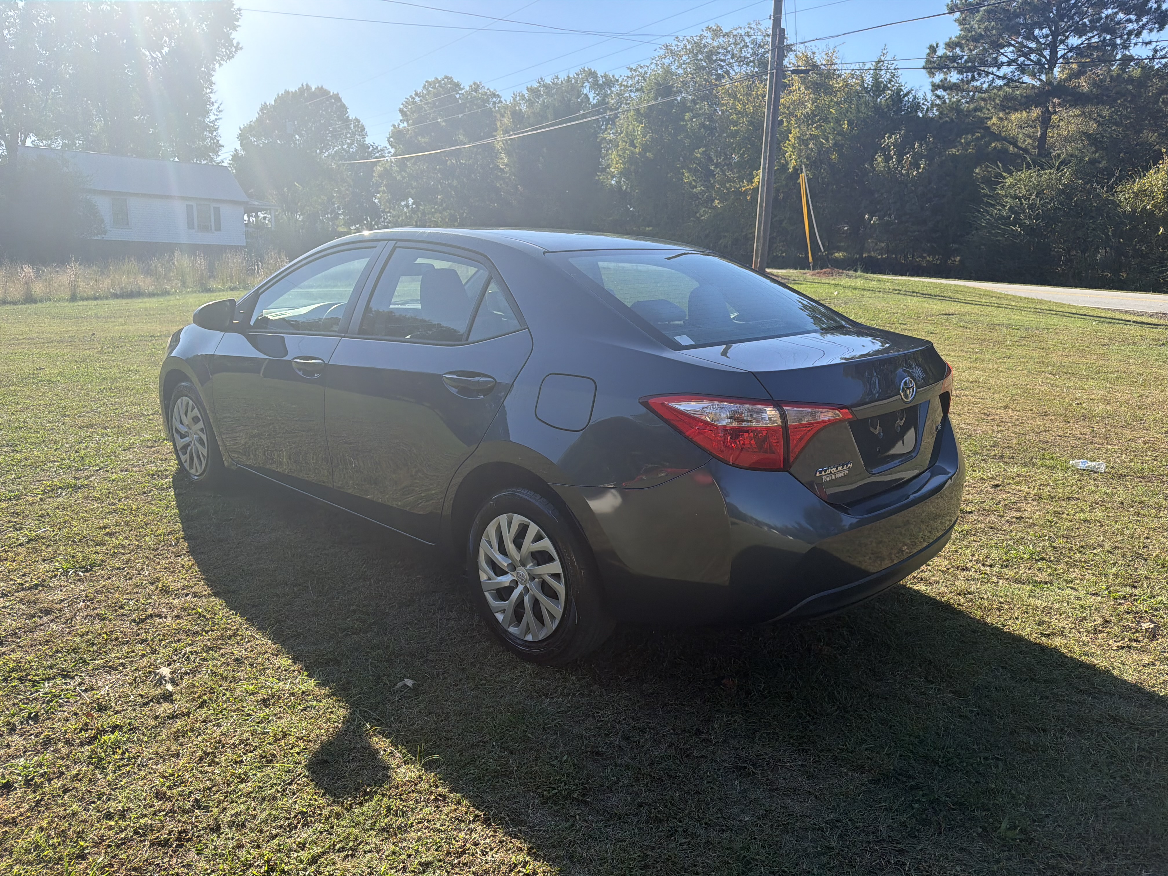 Used 2017 Toyota Corolla LE FWD image 32