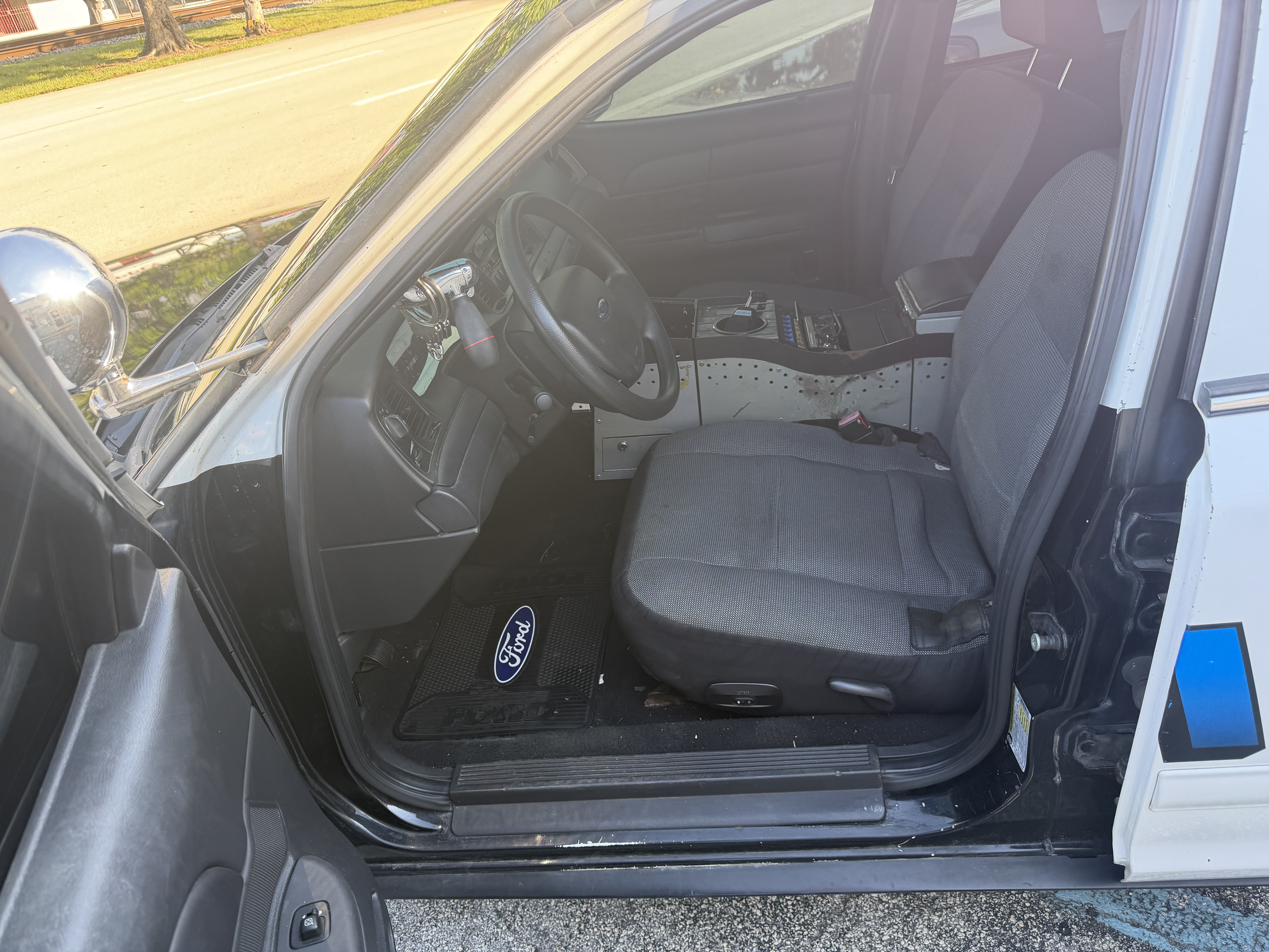 Used 2006 Ford Crown Victoria Police Interceptor RWD image 10