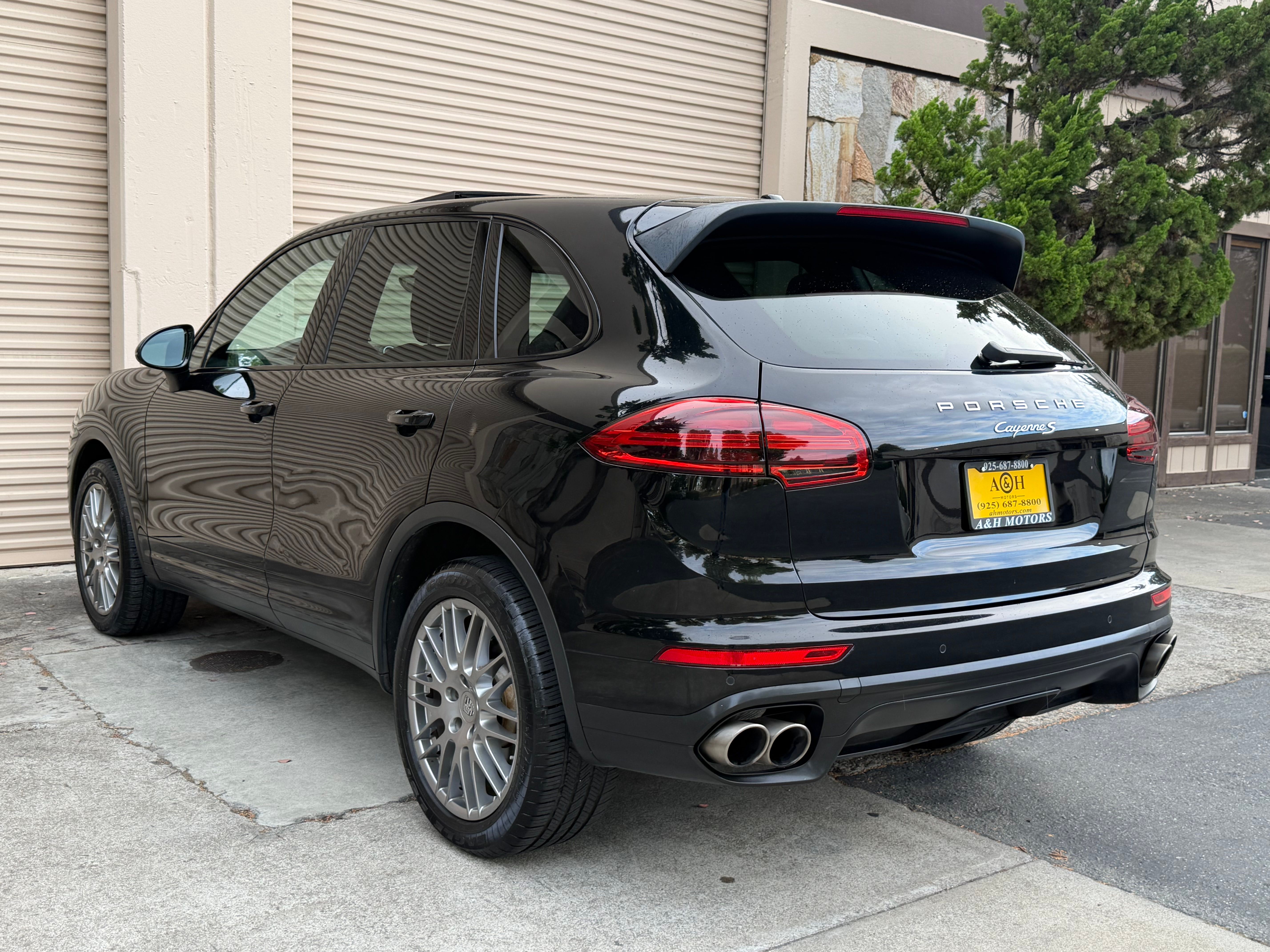 Used 2018 Porsche Cayenne S AWD/4WD image 2