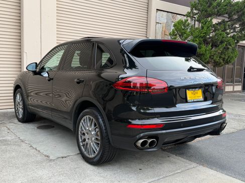 Used 2018 Porsche Cayenne S AWD/4WD image 2