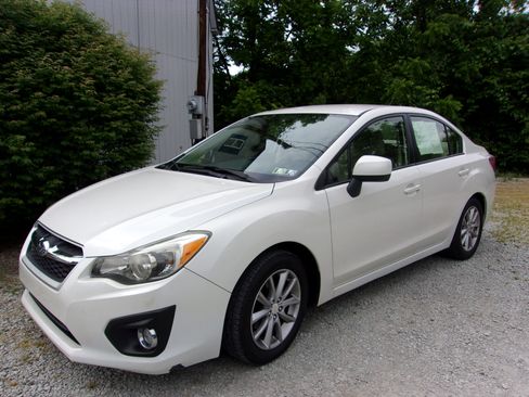 Used 2014 Subaru Impreza 2.0i Premium Sedan AWD/4WD image 2