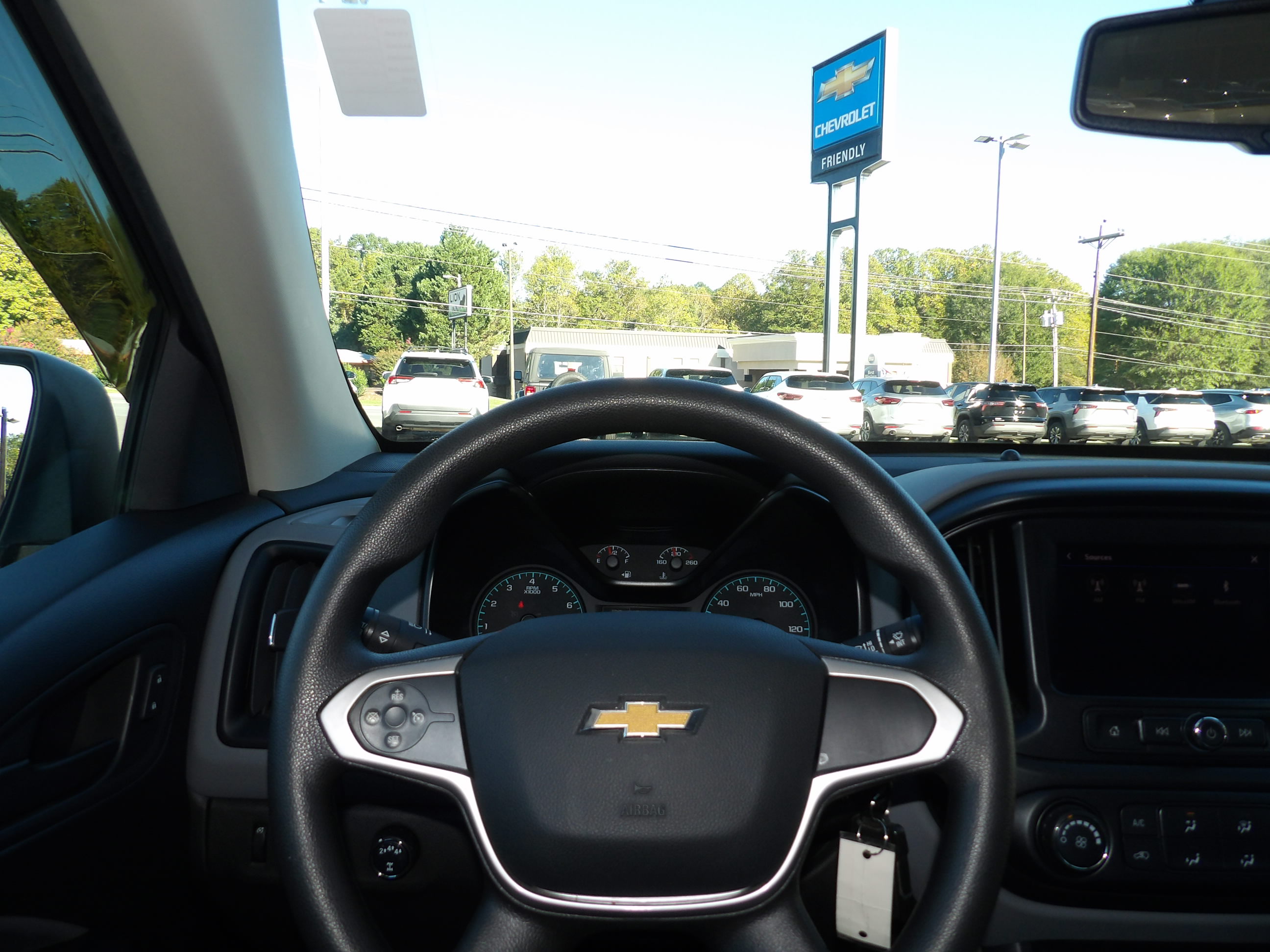 Used 2021 Chevrolet Colorado 4x4 Crew Cab image 2