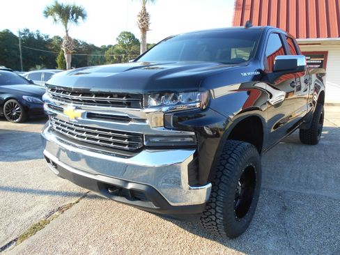 Used 2020 Chevrolet Silverado 1500 LT image 2