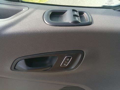 Used 2024 Ford Transit 250 XL image 9