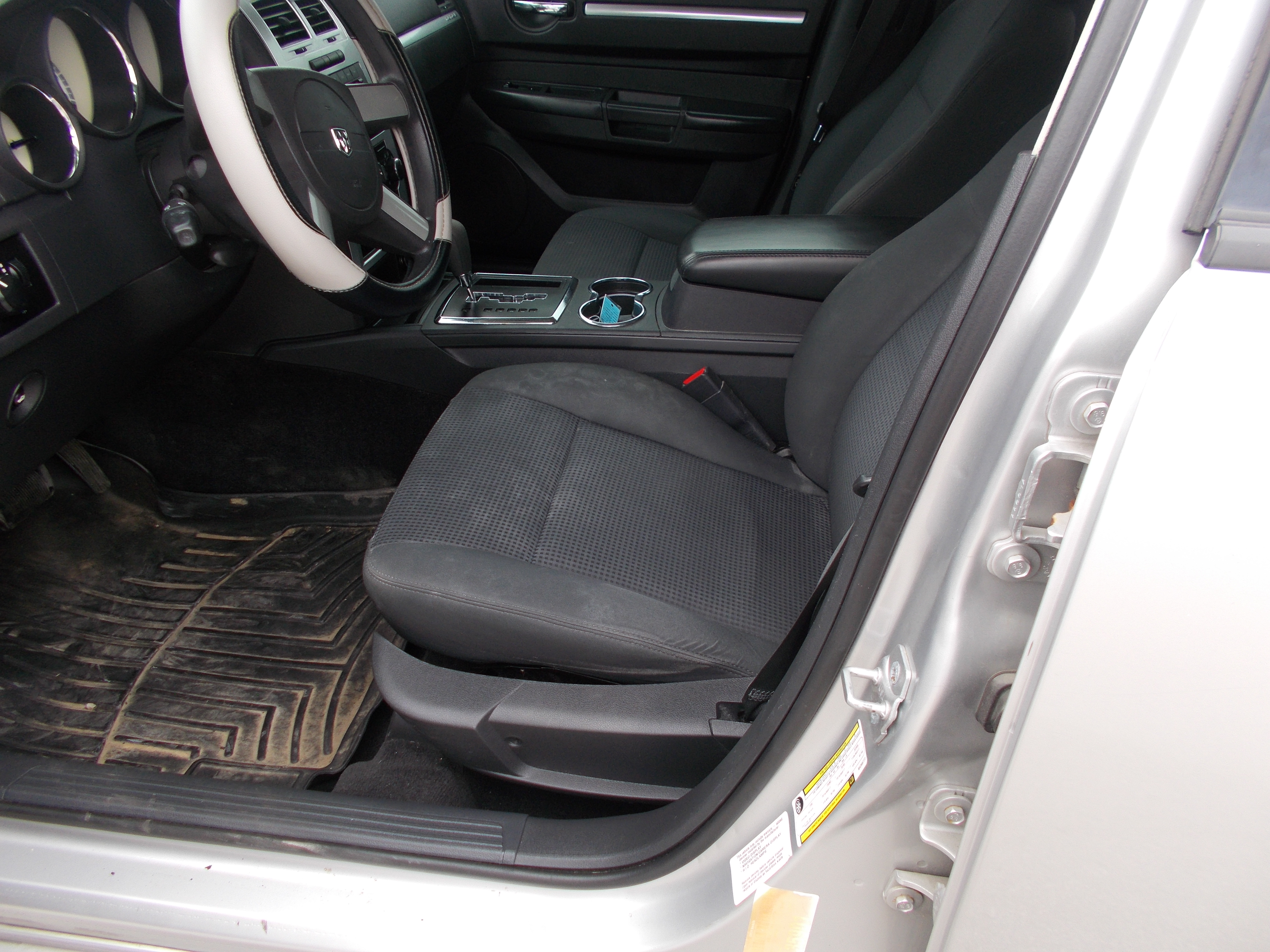 Used 2010 Dodge Charger UNAVAIL RWD image 7