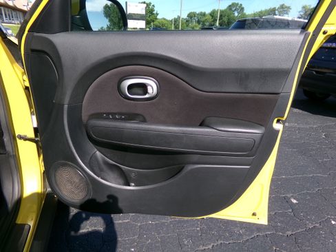 Used 2016 Kia Soul + FWD image 13