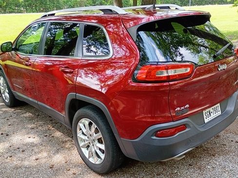 Used 2016 Jeep Cherokee Limited image 3