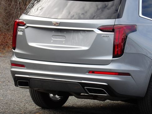 Used 2025 Cadillac XT6 Premium Luxury image 13