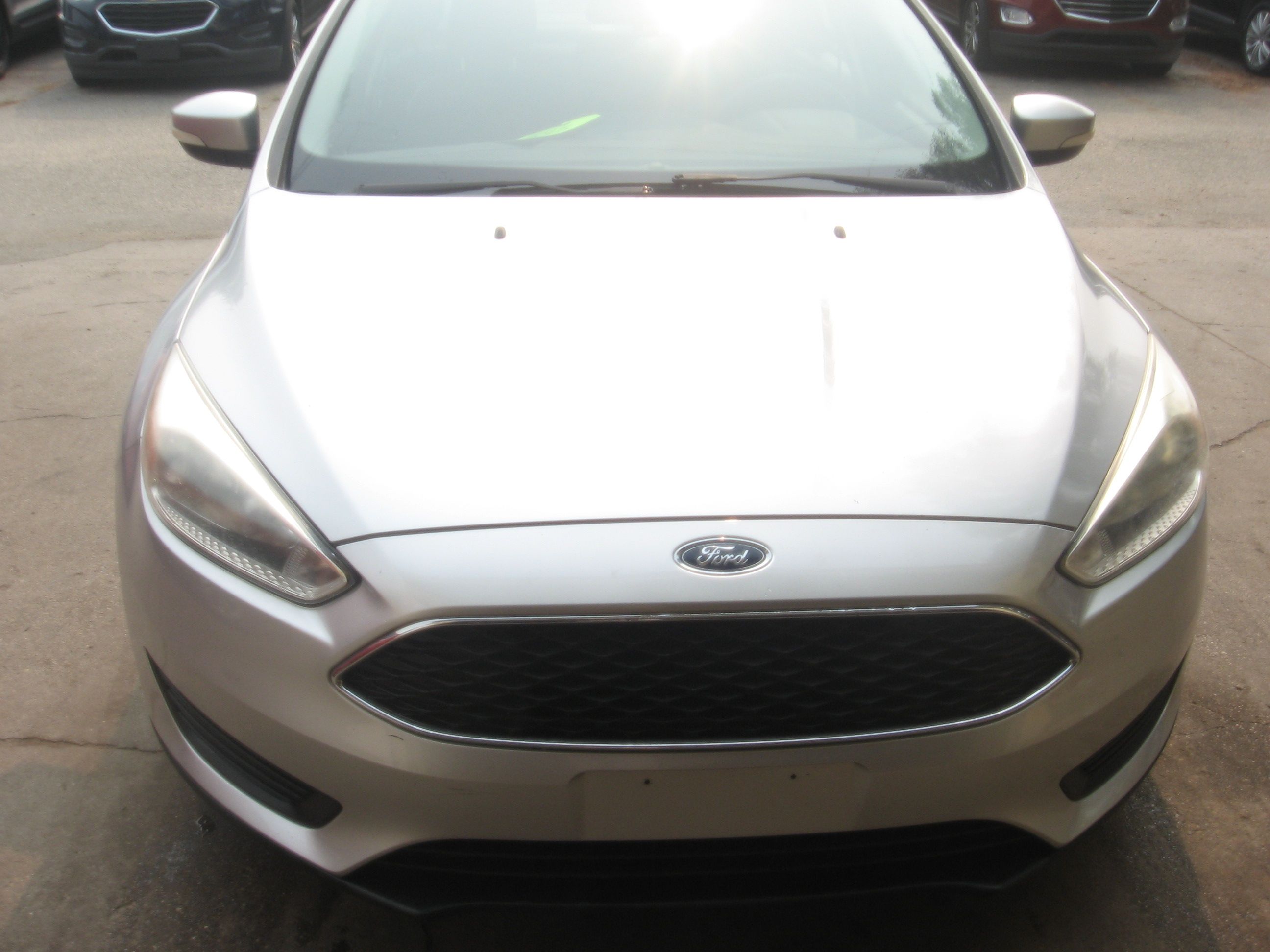 Used 2017 Ford Focus SE Sedan FWD image 2