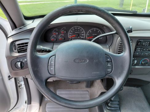 Used 1998 Ford F150 XLT image 10