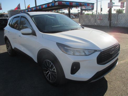 Used 2023 Ford Escape FWD Plug-In Hybrid image 16