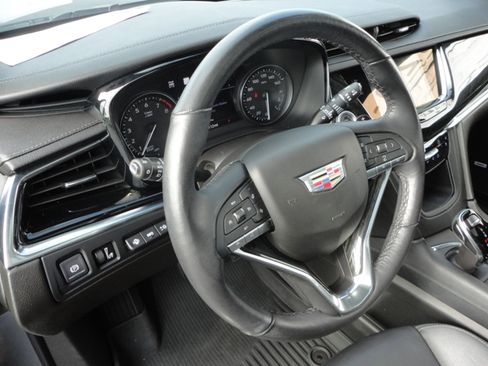 Used 2022 Cadillac XT6 AWD Premium Luxury image 15