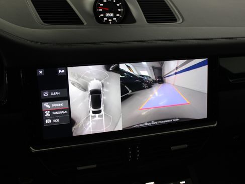 Used 2020 Porsche Cayenne Turbo Coupe AWD/4WD image 23