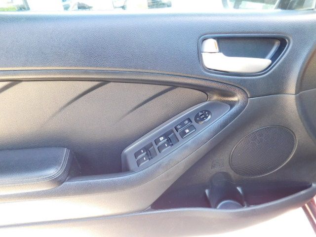 Used 2017 Kia Forte LX Sedan FWD image 11