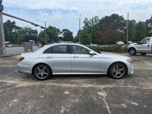 Used 2017 Mercedes-Benz E 300 4MATIC image 5