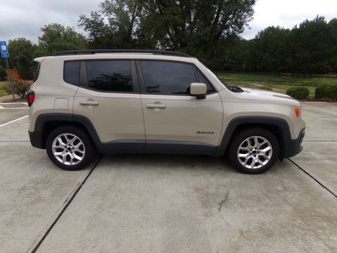 Used 2015 Jeep Renegade FWD Latitude image 6