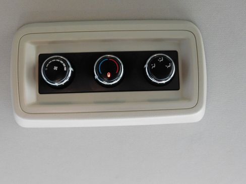 Used 2014 Dodge Grand Caravan SE image 21