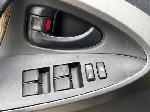 Used 2010 Toyota RAV4 LE image 20