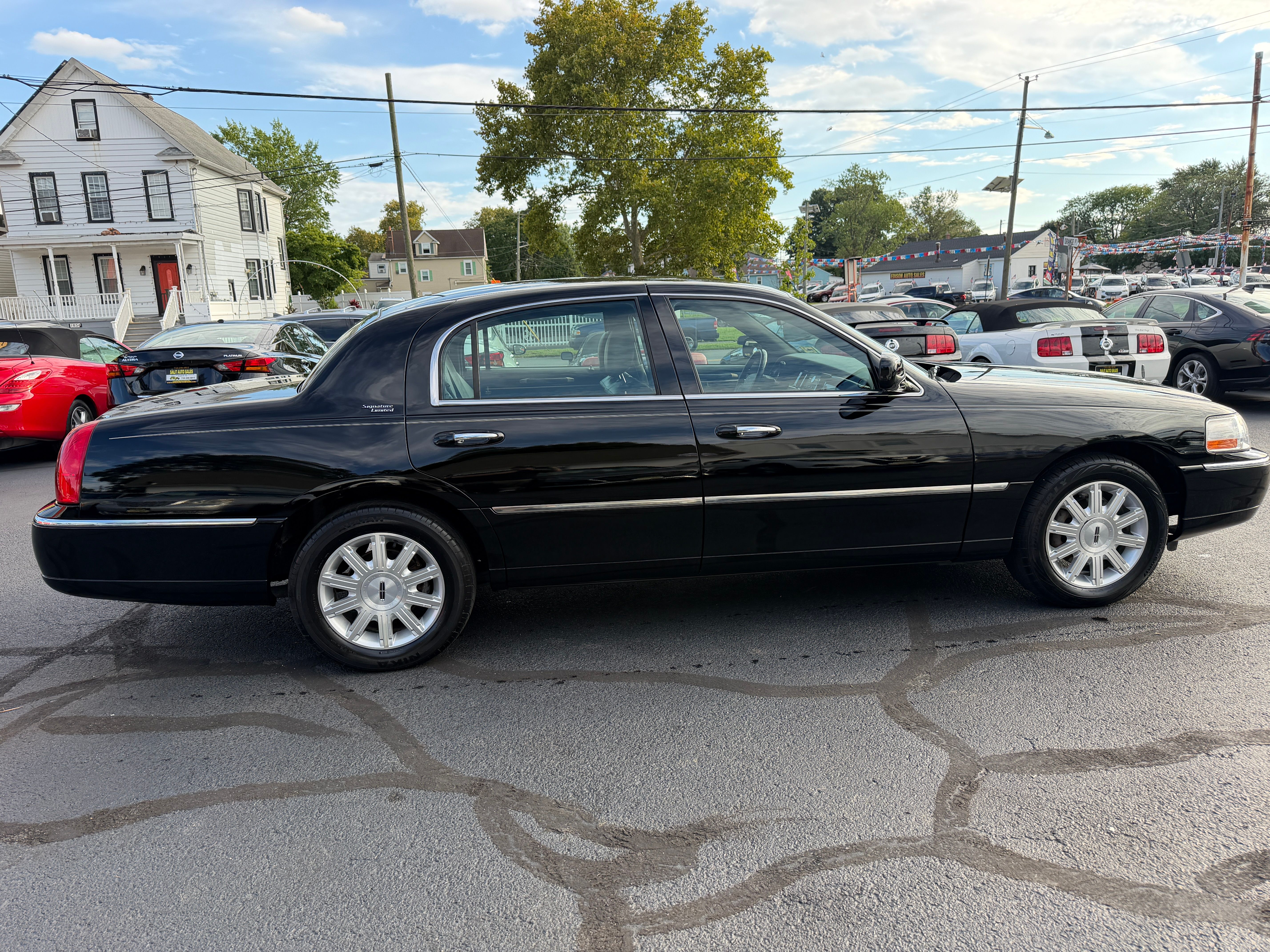 Used 2009 Lincoln Town Car Signature Limited RWD image 37