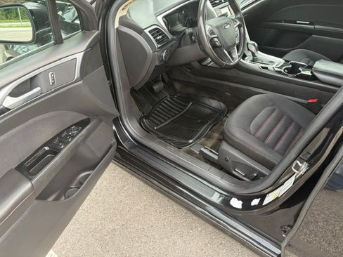 Used 2015 Ford Fusion SE FWD image 10