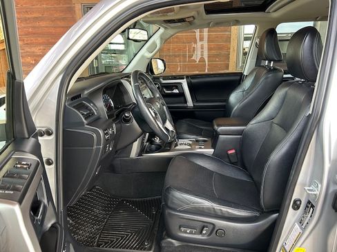 Used 2015 Toyota 4Runner Limited image 11