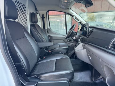 Used 2023 Ford E-Transit image 18