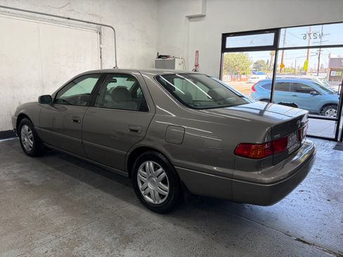 Used 2001 Toyota Camry LE FWD image 5