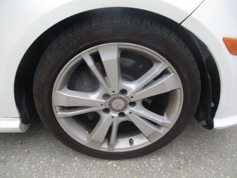 Used 2013 Mercedes-Benz E 350 4MATIC Sedan image 15