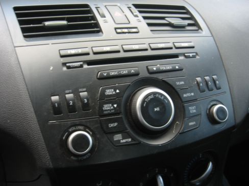 Used 2013 MAZDA MAZDA3 i SV Sedan FWD image 11