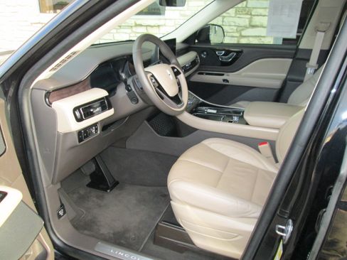 Used 2024 Lincoln Aviator Reserve RWD image 25