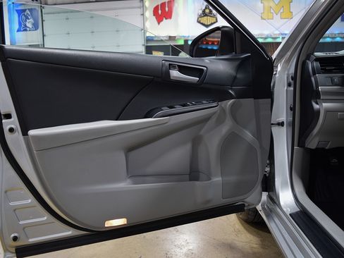 Used 2013 Toyota Camry LE image 26