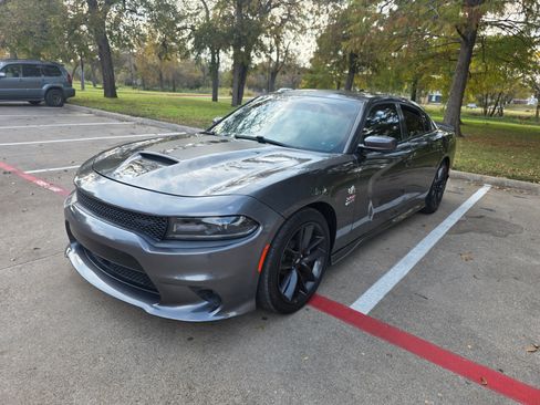 Used 2018 Dodge Charger Scat Pack image 3