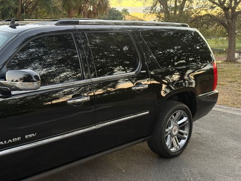 Used 2014 Cadillac Escalade ESV Platinum image 32