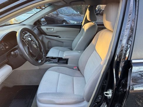 Used 2015 Toyota Camry LE image 9