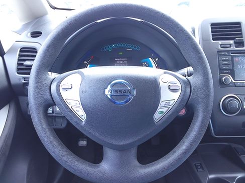 Used 2017 Nissan Leaf S image 26