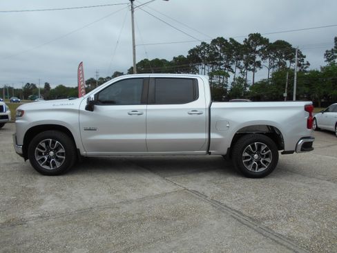 Used 2021 Chevrolet Silverado 1500 2WD Crew Cab LT image 4